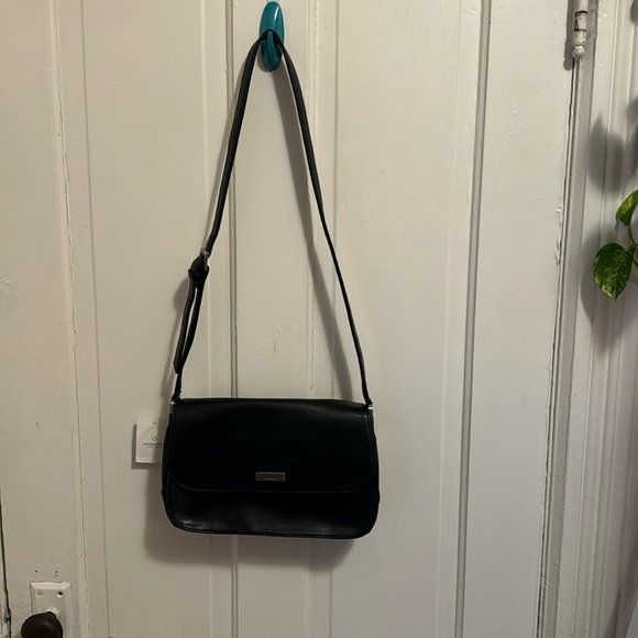 Liz Claiborne Handbags - Liz Claiborne Black Leather Purse with Adjustable Strap
